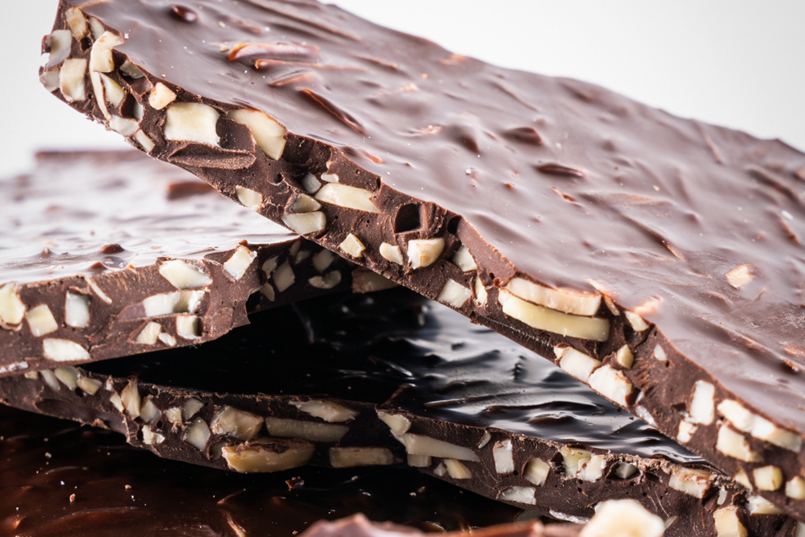 Breekplaat - donkere chocolade met amandel